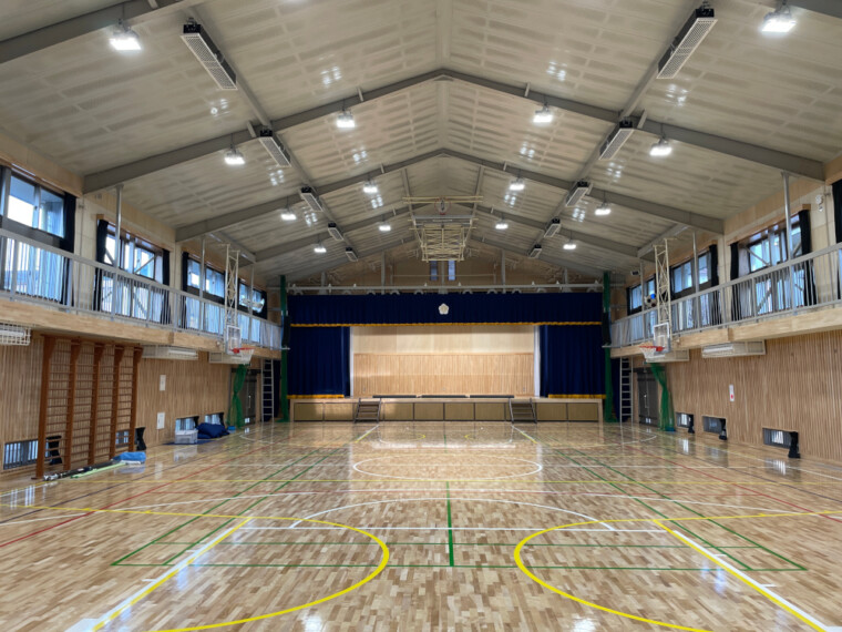 小学　体育館 小学校体育館 改修工事 | 施工事例 | 栄新テクノ株式会社